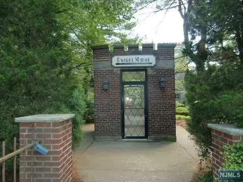 100 E Palisade Ave #A-43, Englewood, NJ 07631