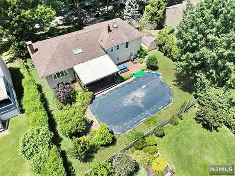 734 Arbor Rd, Paramus, NJ 07652