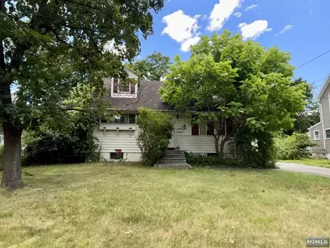 725 Midwood Rd, Ridgewood, NJ 07450