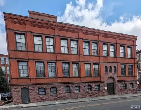 19 Market St, Paterson, NJ 07501