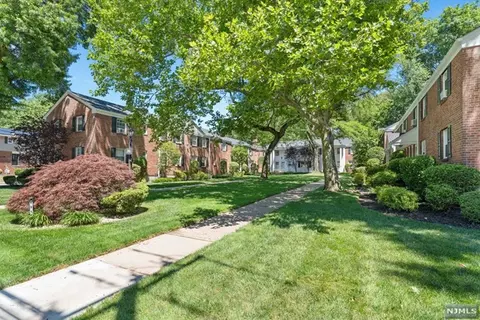 191 Knickerbocker Rd #6, Englewood, NJ 07631