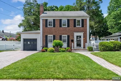 39 Harvey Ave, Rochelle Park, NJ 07662