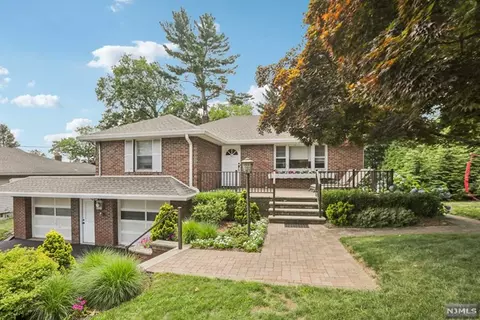 30 Mortlock Pl, Glen Rock, NJ 07452