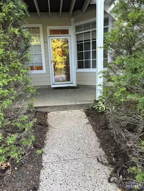 43 Wescott Rd, Bedminster, NJ 07921