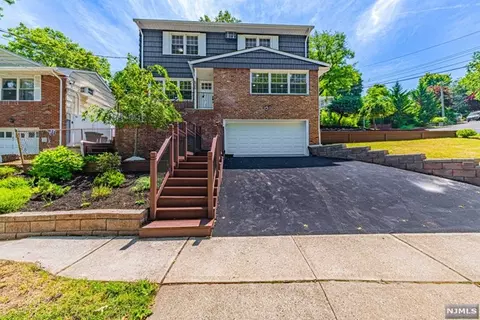620 Oak St, Ridgefield, NJ 07657