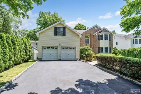 538 Burlington St, Paramus, NJ 07652