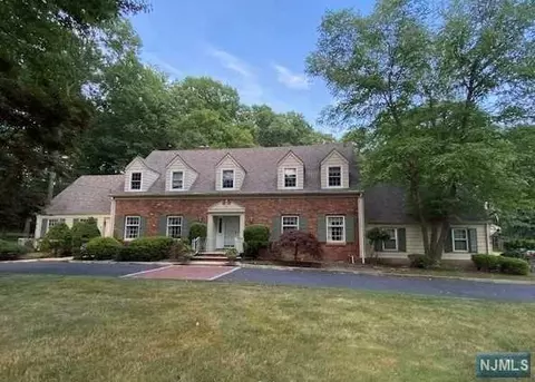 527 Eastgate Rd, Ho Ho Kus, NJ 07423
