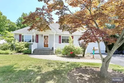 715 Mabie St, New Milford, NJ 07646
