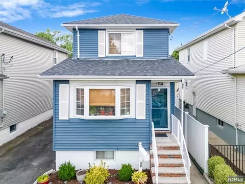 49 Lafayette Pl, Lyndhurst, NJ 07071