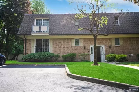 271 Collignon Way #1A, River Vale, NJ 07675
