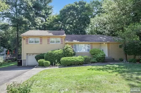 376 Harrison St, Paramus, NJ 07652