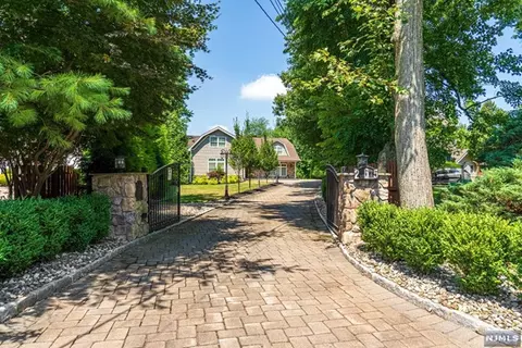 265 Piermont Rd, Cresskill, NJ 07626