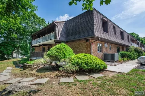 221 Ringwood Ave #A22, Pompton Lakes, NJ 07442