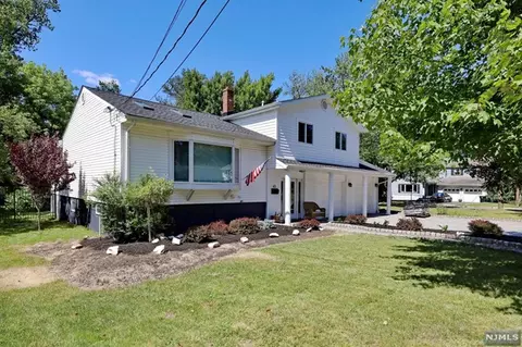 43 Pepperidge Rd, Paramus, NJ 07652