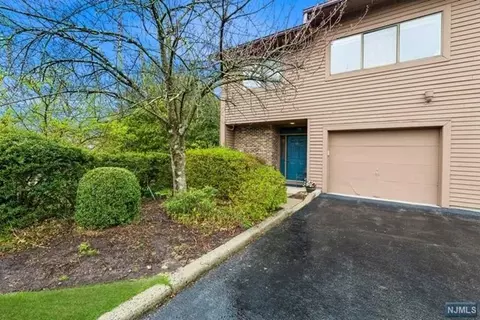 66 Woodbury Ct, Township Of Washington, NJ 07676