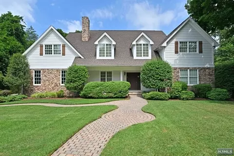 431 Grandview Ave, Wyckoff, NJ 07481