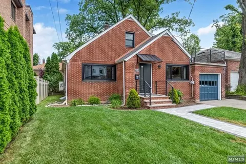 267 Elsmere Pl, Fort Lee, NJ 07024