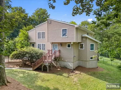 124 Deer Trl N, Ramsey, NJ 07446