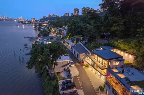 32 Shore Rd, Edgewater, NJ 07020