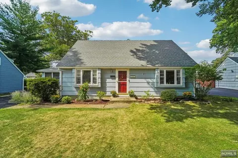 107 Wood St, Wyckoff, NJ 07481