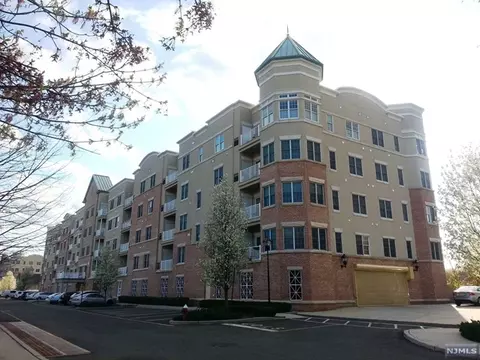 1213 Windsor Park Ct, Englewood, NJ 07631