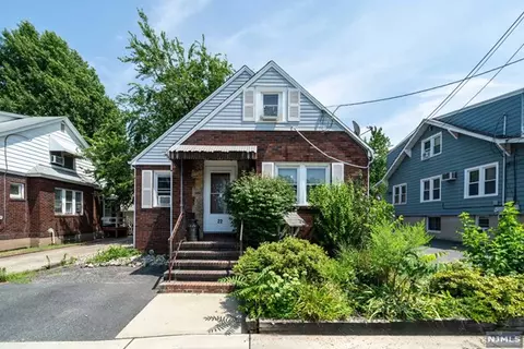 22 Center St, Little Ferry, NJ 07643