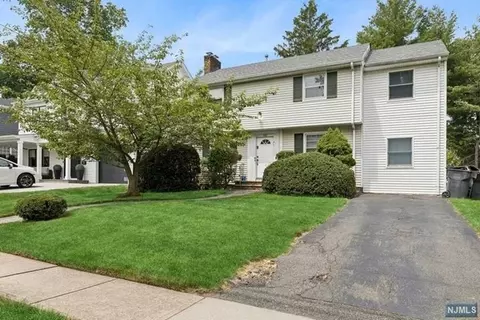 100 Highgate Ter, Bergenfield, NJ 07621