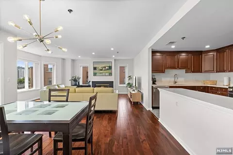 607 Stockton Ct #PH7, Edgewater, NJ 07020