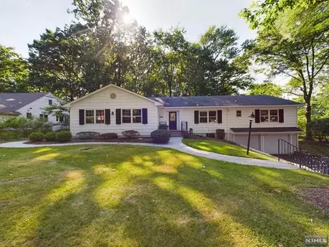 790 Norman Dr, Ridgewood, NJ 07450