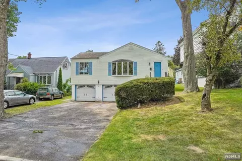 78 Glen Ave, Paramus, NJ 07652