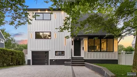 575 Gail Ct, Teaneck, NJ 07666