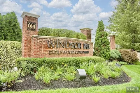 2212 Windsor Park Ct #212, Englewood, NJ 07631