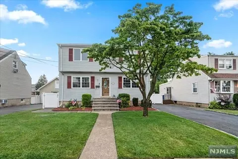 113 Macarthur Dr, Saddle Brook, NJ 07663