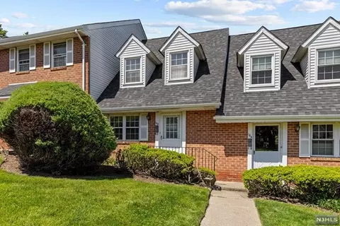 162 Parkview Dr, Teaneck, NJ 07666