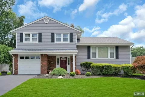 26 Oxford Ct, Paramus, NJ 07652 photo 1