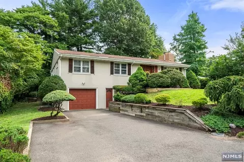 17 Broad Ave, Paramus, NJ 07652 photo 1