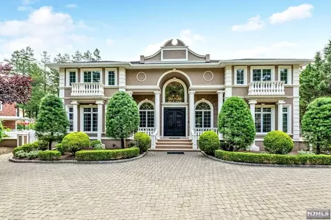 376 N Farview Ave, Paramus, NJ 07652 photo 1
