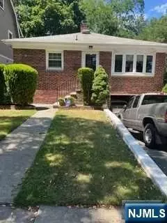 33 Crescent Rd, East Orange, NJ 07017