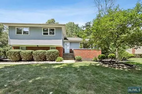34 Clauss Ave, Paramus, NJ 07652 photo 1