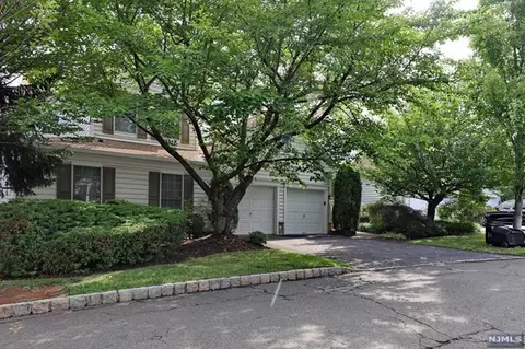 30 Thistle Dr, Paramus, NJ 07652 photo 1