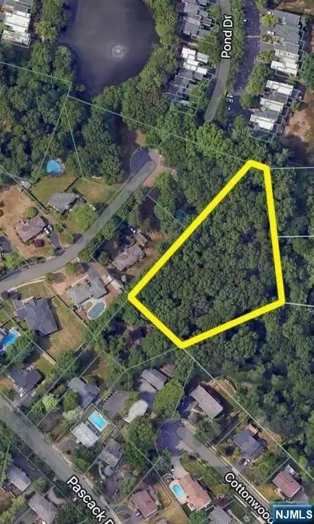 828 Pascack Rd, Paramus, NJ 07652