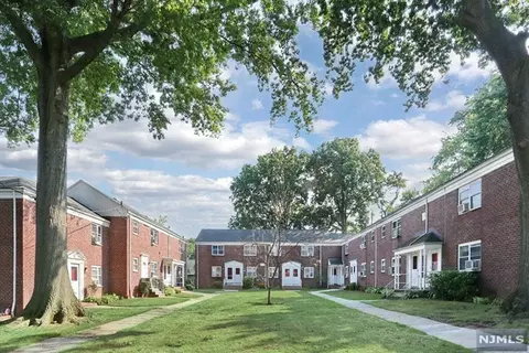 470 Maple Hill Dr #22, Hackensack, NJ 07601 photo 1