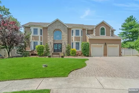 690 Victoria Ave, Paramus, NJ 07652 photo 1