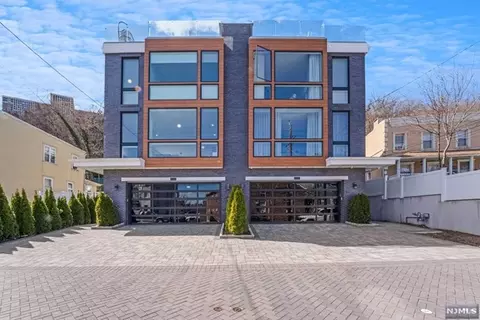 448 Undercliff Ave, Edgewater, NJ 07020 photo 1