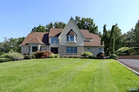 32 Horizon Dr, Wayne, NJ 07470 photo 1