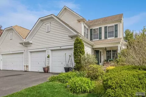 36 Mulberry Ct, Paramus, NJ 07652 photo 1