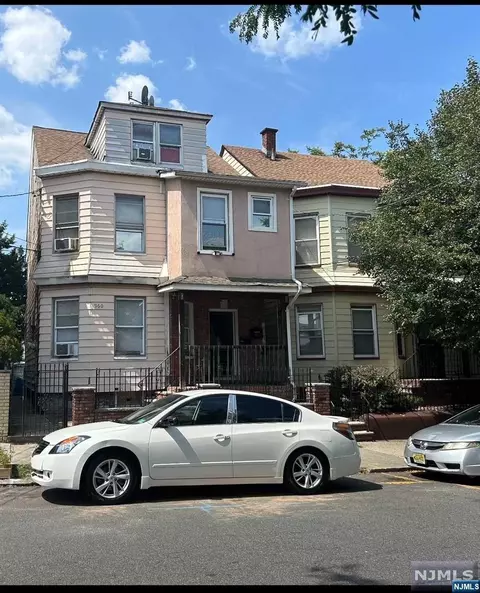 960 E 24th St, Paterson, NJ 07513
