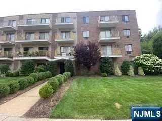 245 Anderson St #4D, Hackensack, NJ 07601 photo 1