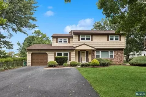 108 Trinity Ct, Paramus, NJ 07652 photo 1