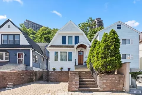376 Undercliff Ave, Edgewater, NJ 07020 photo 1